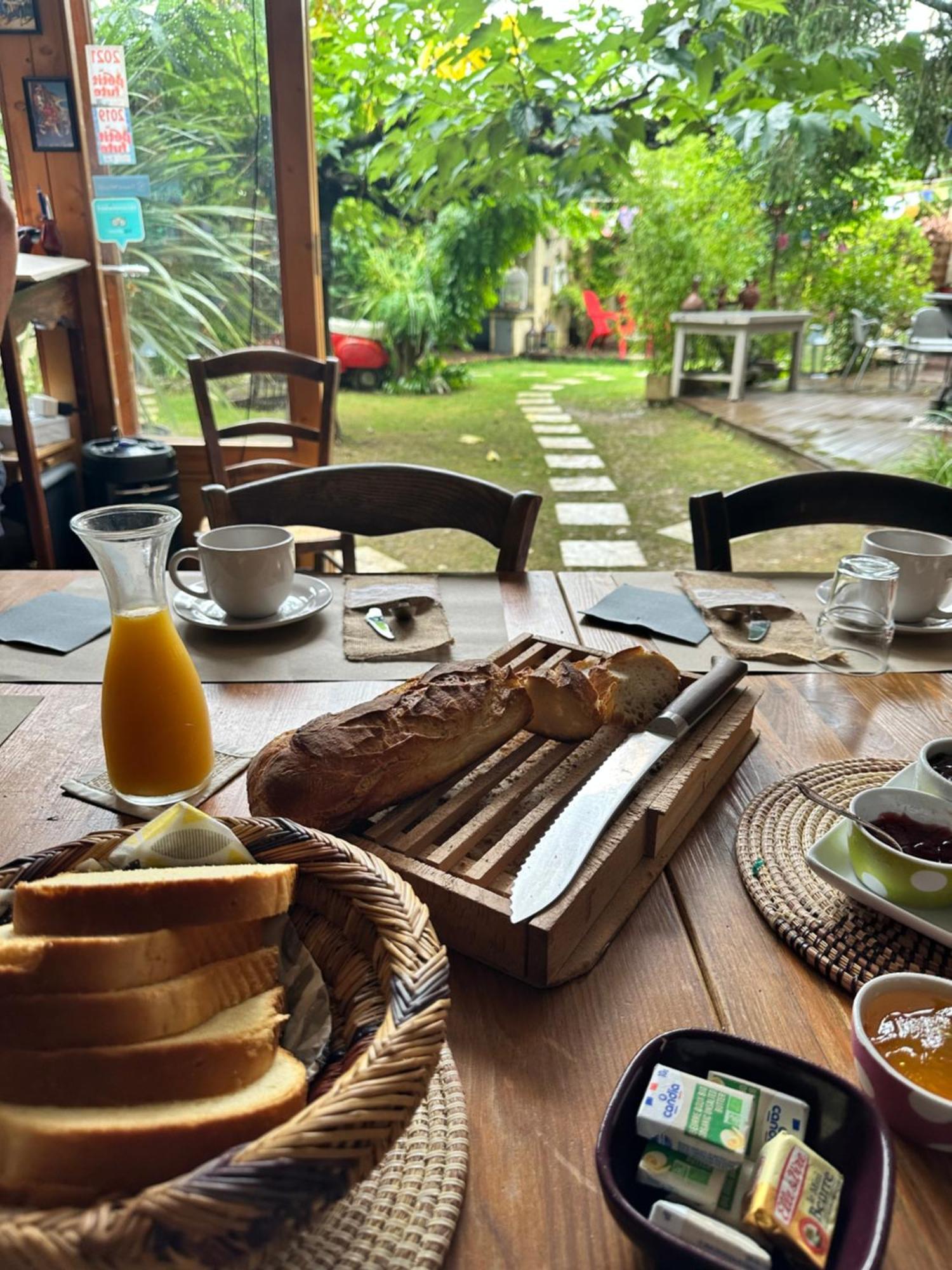 Le Mazet Des Beaujots Hotel Monteux Ngoại thất bức ảnh